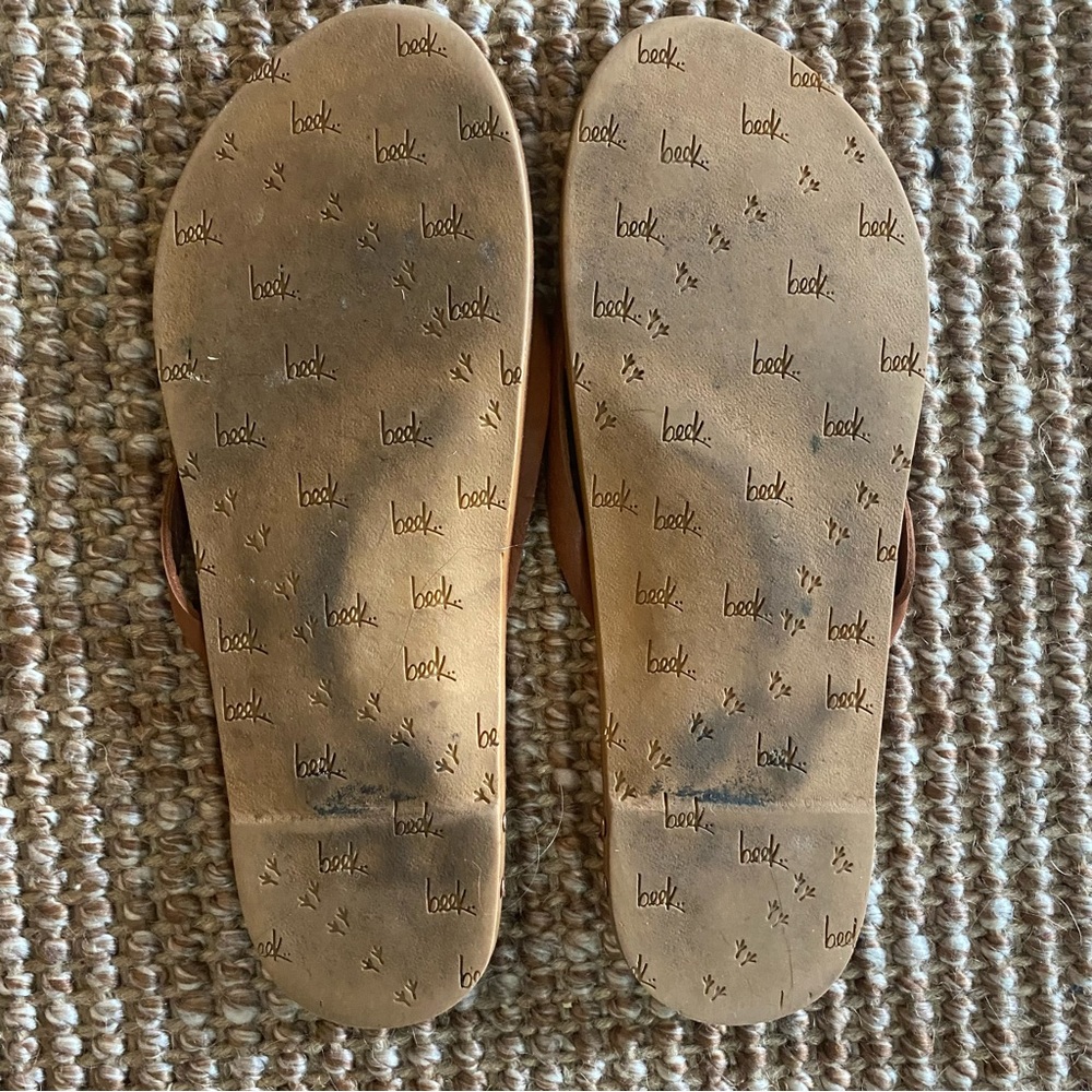 Beek Shorebird leather tan flip flop thong size 11 - Picture 2 of 4